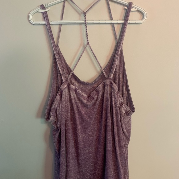 Pennington’s Tess holiday strappy tank - Picture 2 of 2